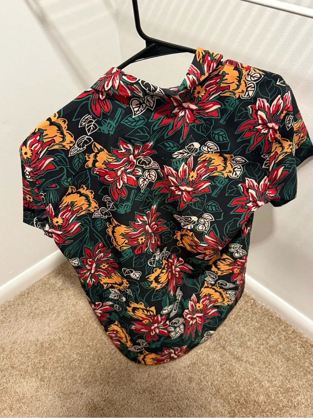 Retro Rifle Hawaiian Short-Sleeve Button-Down Shirt - Black/Green/Red/Yellow - Picture 2 of 2